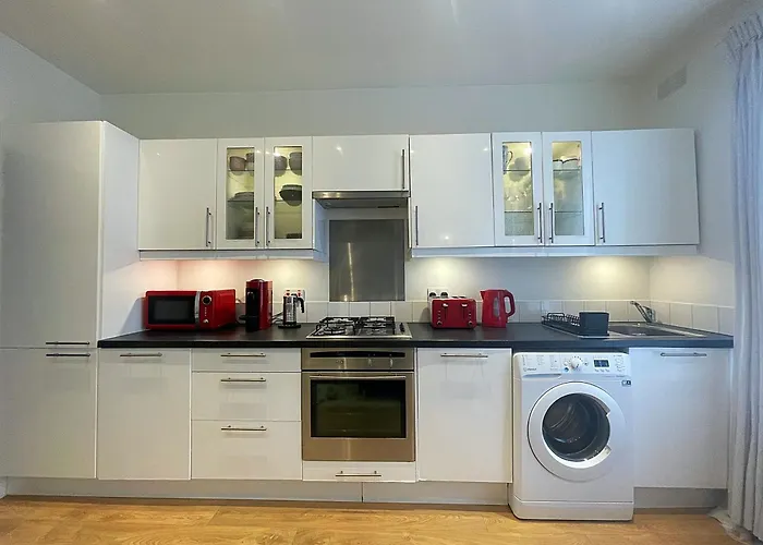Queen Bedroom In Maida Vale